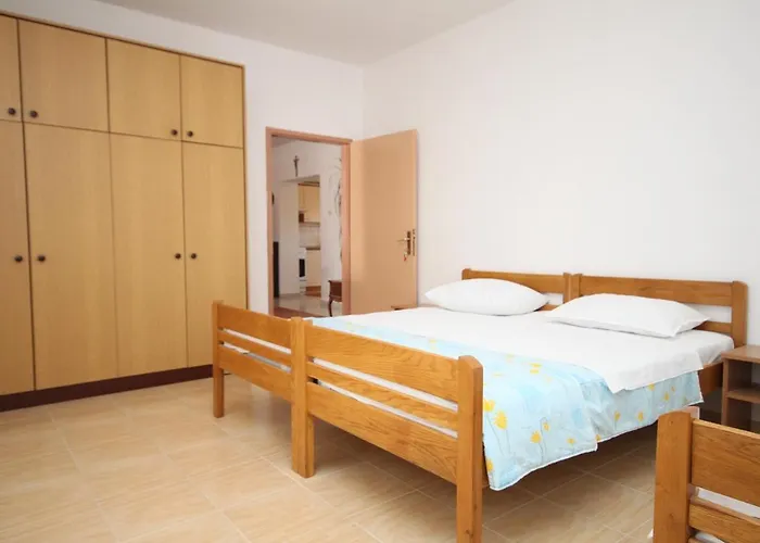 Apartamento With Parking Space Seline, Paklenica - 6628 Starigrad Paklenica
