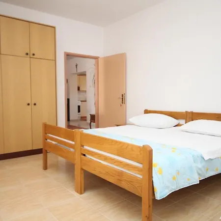 Apartmán With Parking Space Seline, Paklenica - 6628 Starigrad Paklenica