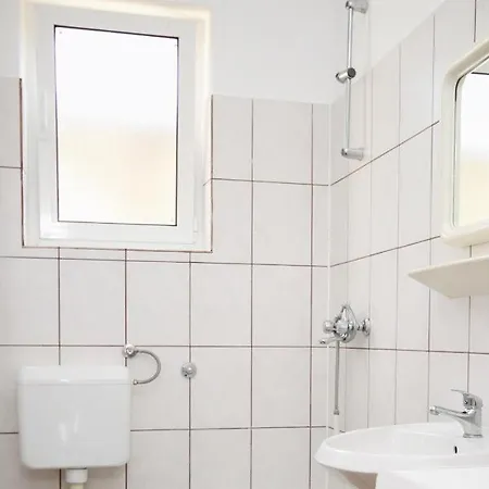 Appartamento With Parking Space Seline, Paklenica - 6628 Starigrad Paklenica