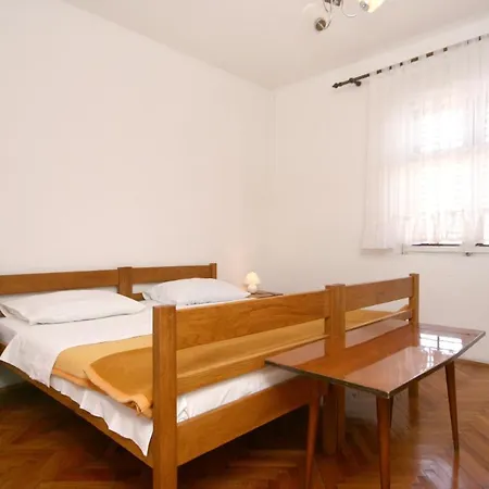 Apartmán With Parking Space Seline, Paklenica - 6628 Starigrad Paklenica